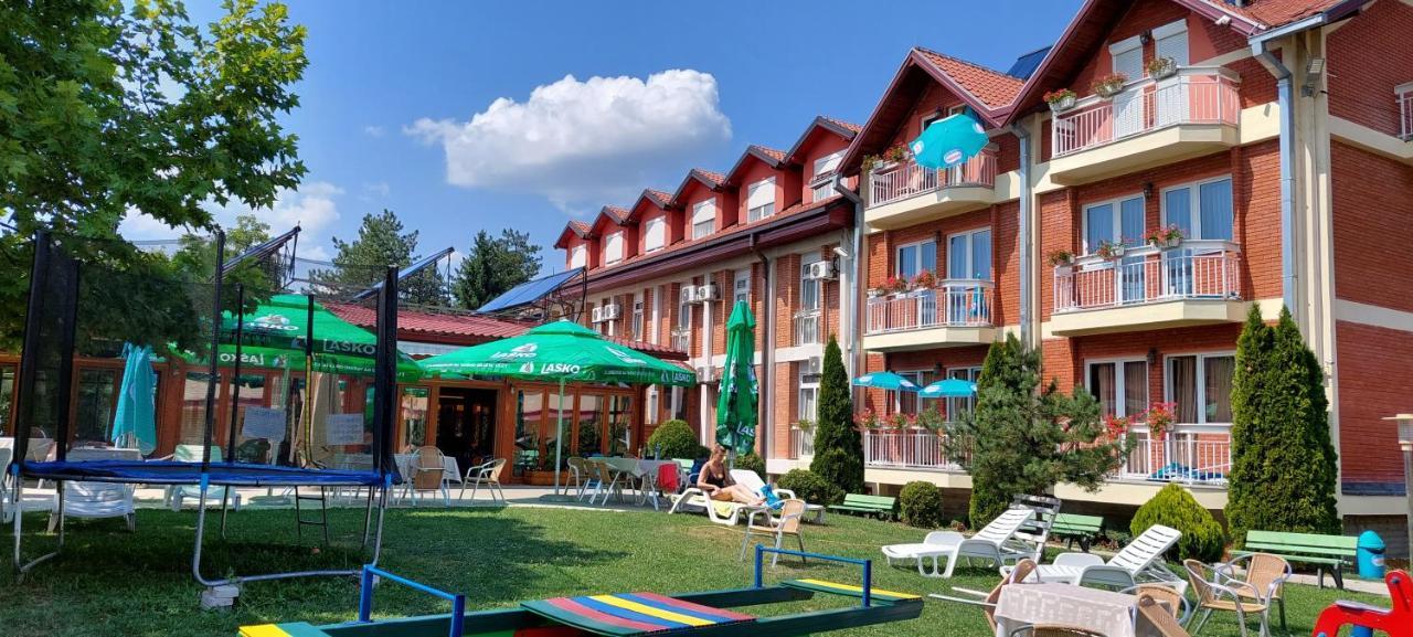 Hotel Ravni Gaj Knic Экстерьер фото