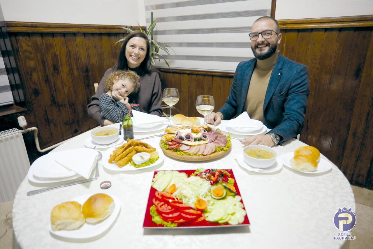 Hotel Ravni Gaj Knic Экстерьер фото