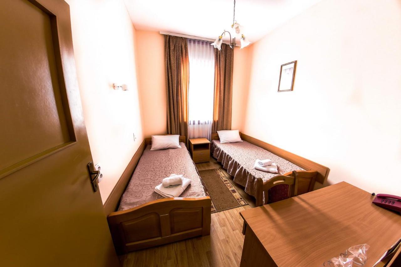 Hotel Ravni Gaj Knic Экстерьер фото
