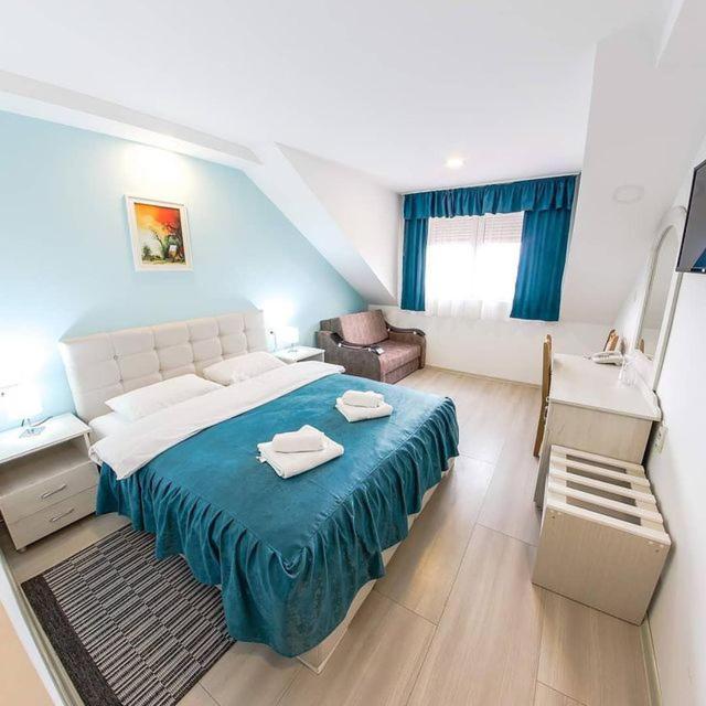 Hotel Ravni Gaj Knic Экстерьер фото