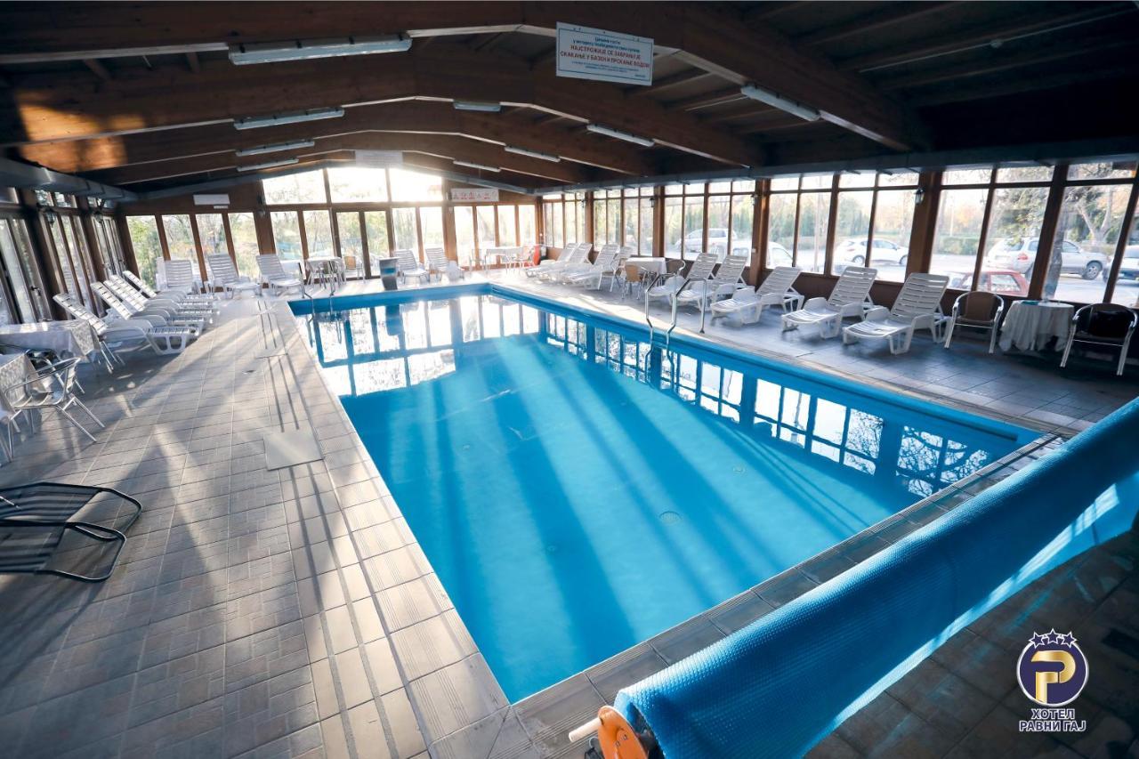 Hotel Ravni Gaj Knic Экстерьер фото