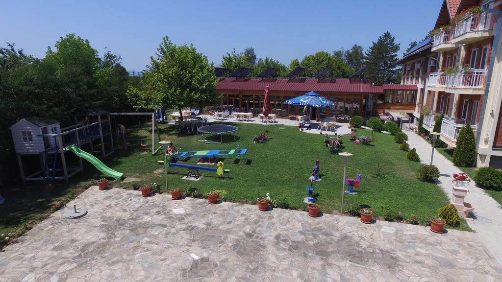 Hotel Ravni Gaj Knic Экстерьер фото