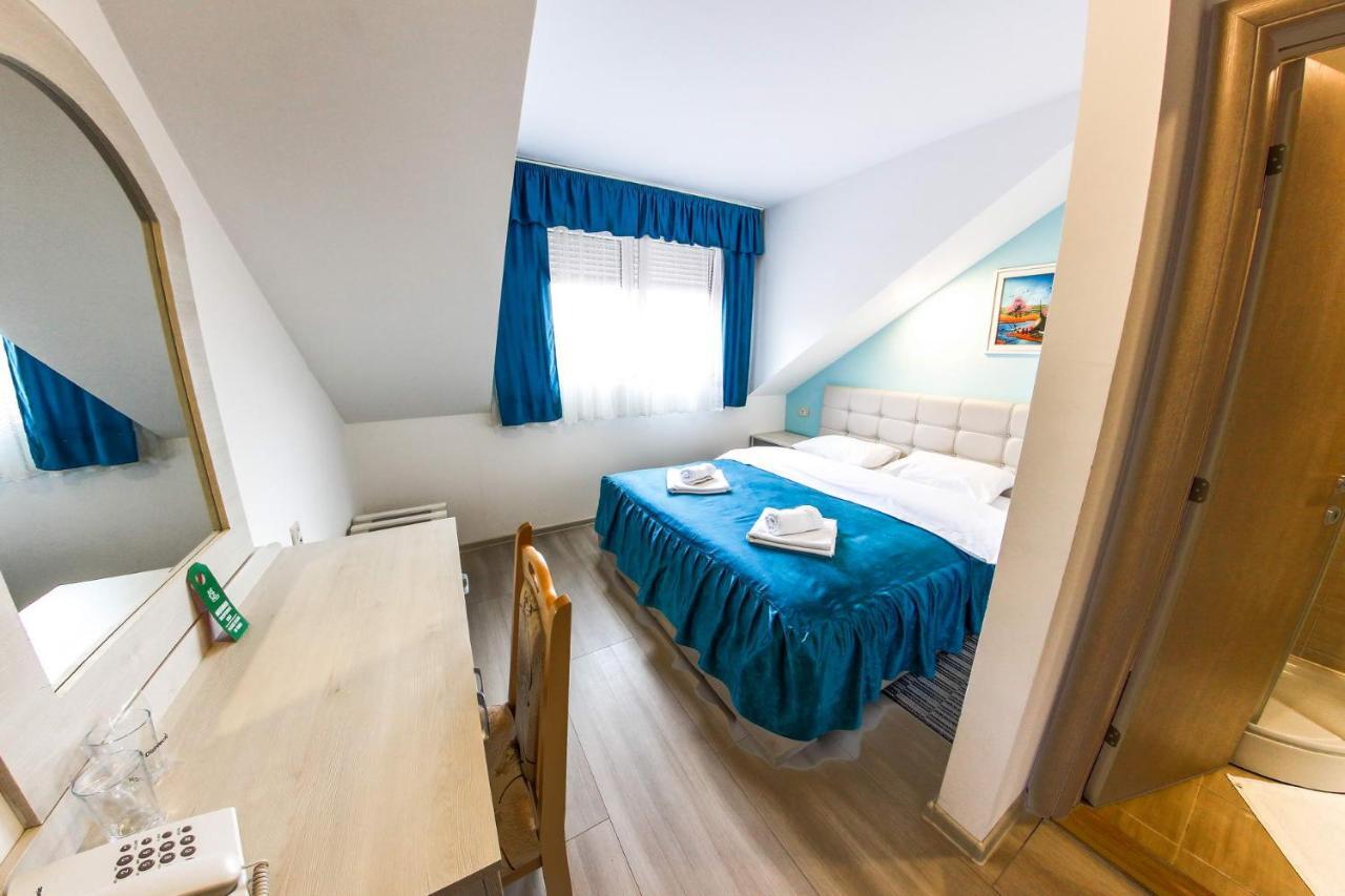 Hotel Ravni Gaj Knic Экстерьер фото